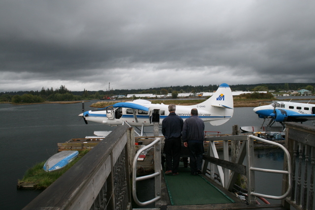 Knight Inlet Lodge floatplane